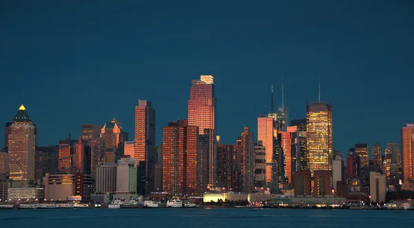 Bela paisagem urbana de Nova Iorque sobre o hudson — Fotografia de Stock