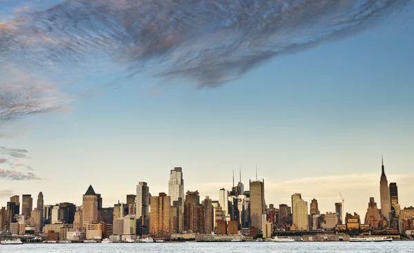 New York horizon de la ville sur la rivière Hudson — Photo