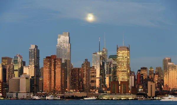 Horizonte de la ciudad de Nueva York sobre Hudson River — Foto de Stock