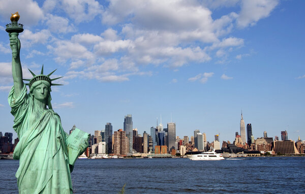 Нью-Йорк над рекой Гудзон
