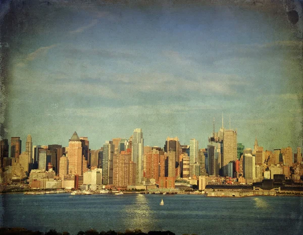 Grunge new york city over hudson river skyline — Stock Photo, Image