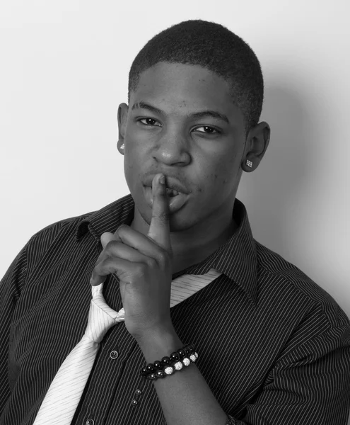 Portret van een knappe jonge African American close-up — Stockfoto