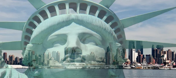 Doble exposición ciudad de Nueva York paisaje urbano horizonte con estatua de la libertad — Foto de Stock