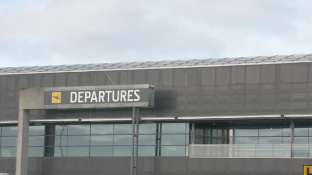 Shannon Snn International Airport, County Clare på Irland - ca 2016 - Irlands näst största internationella flygplats. — Stockvideo