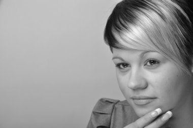 siyah ve beyaz bir şey güzel 20 yaşındaki kadın portre