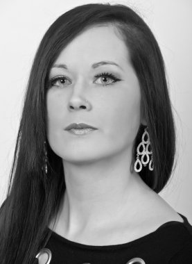 Güzel bir kadın portresi. Güzel bir kadınla akşam makyaj