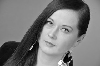 Güzel bir kadın portresi. Güzel bir kadınla akşam makyaj