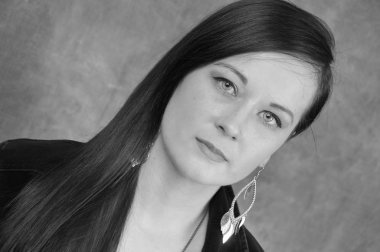 Güzel bir kadın portresi. Güzel bir kadınla akşam makyaj