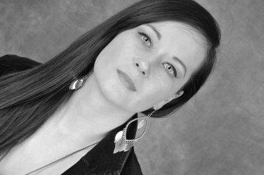 Güzel bir kadın portresi. Güzel bir kadınla akşam makyaj