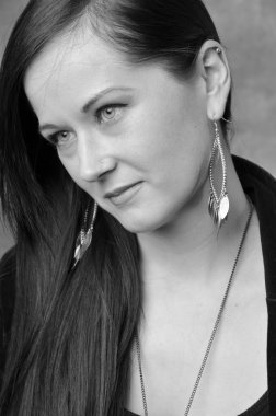 Güzel bir kadın portresi. Güzel bir kadınla akşam makyaj