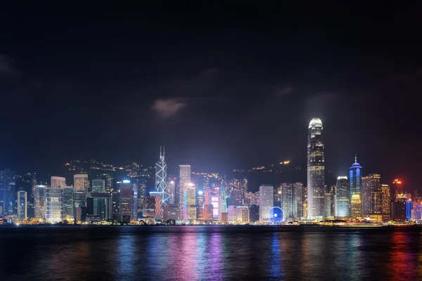 Vista notturna dello skyline dell'isola di Hong Kong — Foto Stock