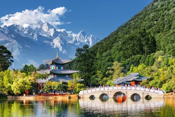 Yeşim Ejderha Kar Dağı Amazing görünümü, Lijiang, Çin