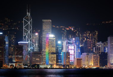 Şehir Hong Kong gökdelenler gece görünümü