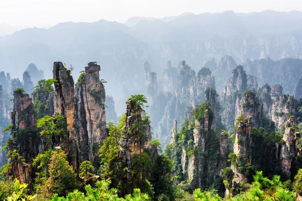 Vista incredibile di pilastri in pietra arenaria di quarzo (montagne Avatar ) — Foto Stock