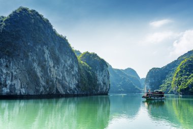 Güney Çin Denizi Ha Long Bay turist teknesi, Vietnam