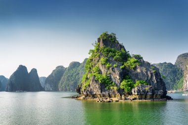 Ha Long Körfezi'nin manzara manzarası, Güney Çin Denizi, Vietnam
