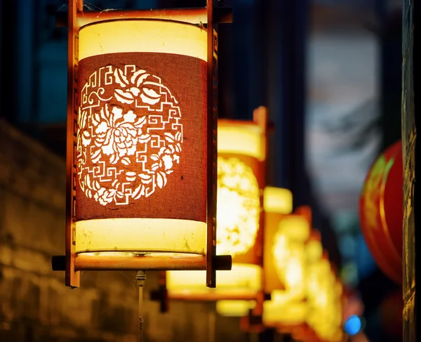 Night view of traditional oriental Chinese street lanterns — Stock Photo, Image