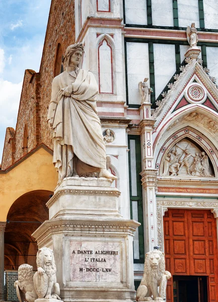 Dante-szobor a Basilica Santa Croce előtt, Firenze — Stock Fotó