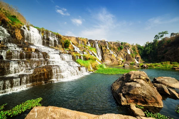 Beautiful natural cascading waterfall with crystal clear water — Stock Photo, Image