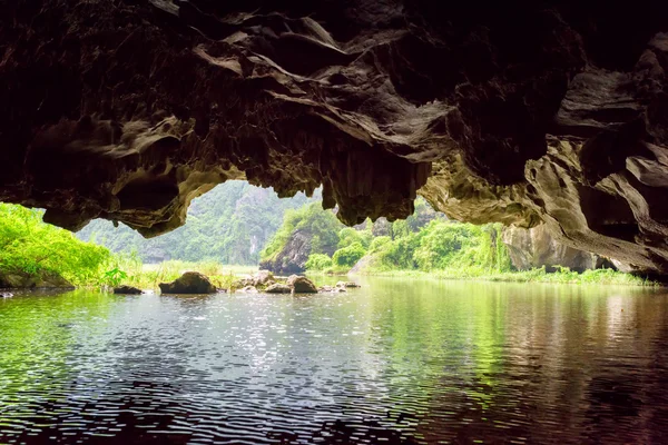 View of the Ngo Dong River from karst grotto, Vietnam — Stock Photo, Image