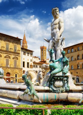 Neptün Çeşmesi Piazza della Signoria üzerinde. Floransa