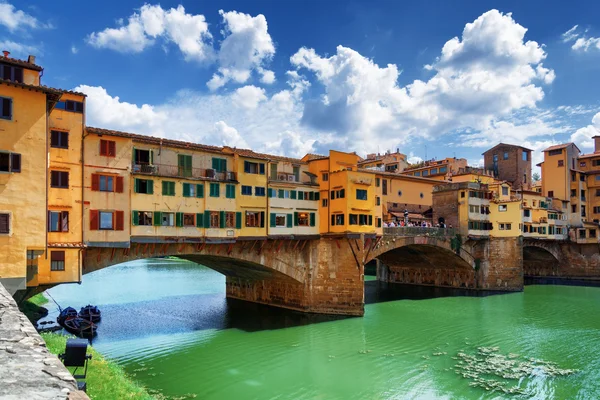 El Ponte Vecchio sobre el río Arno. Florencia, Toscana, Italia —  Fotos de Stock