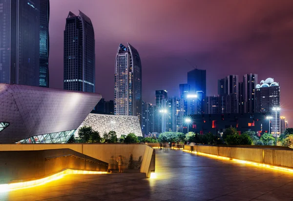 Increíble vista nocturna de edificios modernos, Guangzhou, China — Foto de Stock