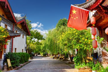 Çin bayrağı (beş altın yıldız ile kırmızı bayrak), Lijiang