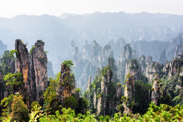 Vista panoramica di pilastri in pietra arenaria di quarzo (montagne Avatar ) — Foto Stock