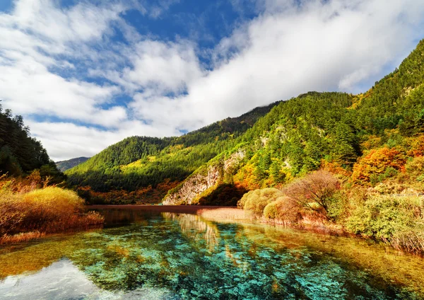 Amazing azure crystal clear water of river and mountains in fall — Stock Photo, Image