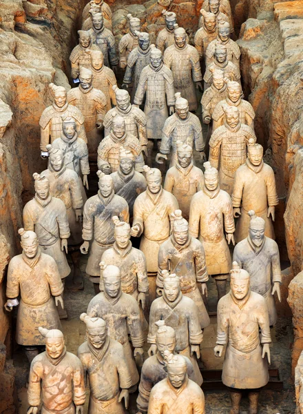 Postos de soldados de infantaria de terracota do famoso Exército de Terracota — Fotografia de Stock