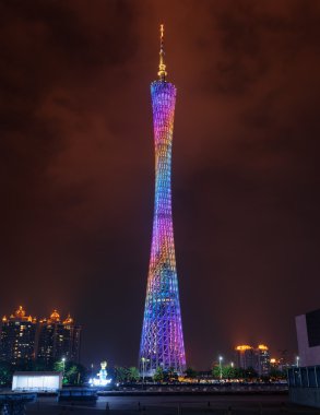 Guangzhou, Çin'deki Kton Kulesi'nin gece manzarası