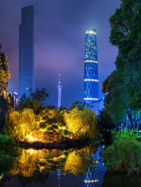 ParkzınZhujiang New Town gece görünümü, Guangzhou, Çin