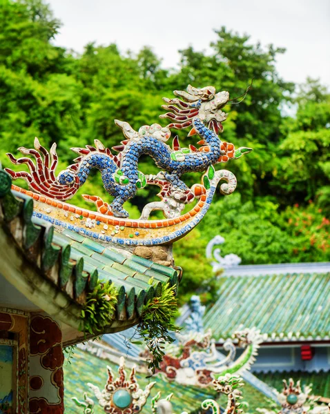 Klasický drak mozaiky na střeše Linh Ung Pagoda — Stock fotografie