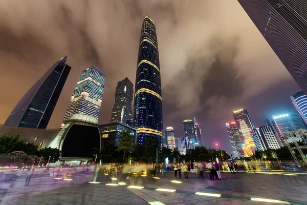 Botten utsikt över Guangzhou International Finance Centre, Kina — Stockfoto