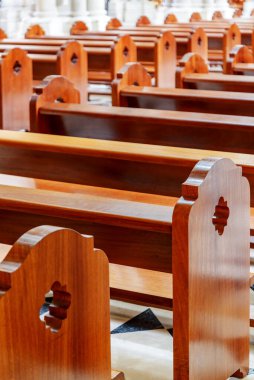 Saint Mary Katedrali 'nin içi Madrid' deki La Almudena Kraliyet Sarayı. Madrid Avrupa 'nın popüler bir turizm beldesidir.