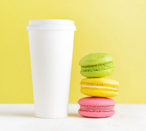 Macaron and tumbler of coffee — Stock Photo, Image