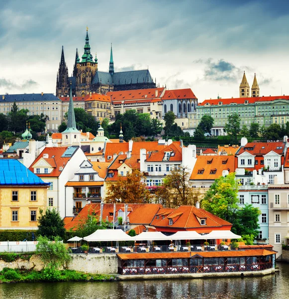 Μικρότερο πόλη και την περιοχή του κάστρου (Χρατσάνι) στην Πράγα — Φωτογραφία Αρχείου