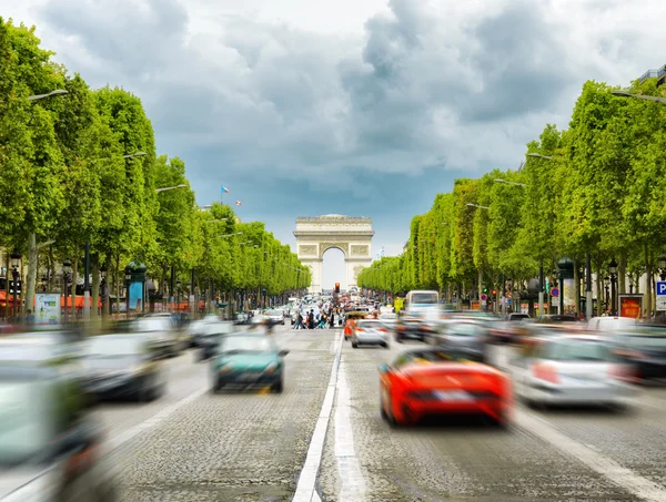 视图的凯旋拱到巴黎，F 香榭丽舍 — 图库照片