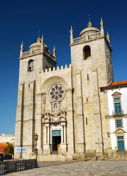 Popüler bir turistik Portekiz'in Porto Katedral olduğunu — Stok fotoğraf