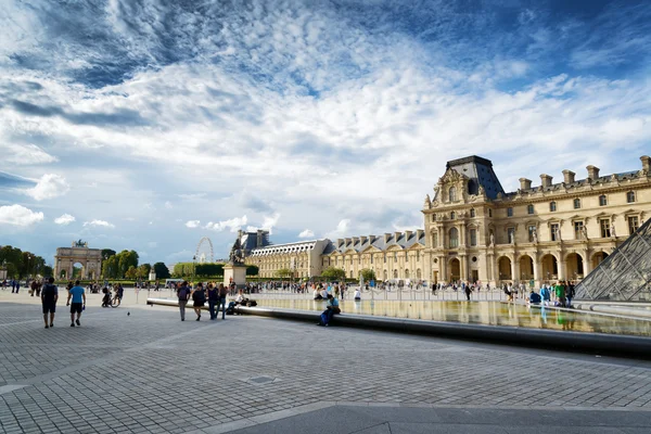 De weergave van de Passage Richelieu en de Triumphal arch op de — Stockfoto