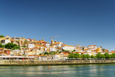 Renkli cephe eski evler Porto tarihi merkezinde, 