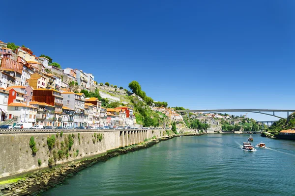 Colorful facades of old houses on embankment of the Douro River — Stock Photo, Image