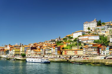 Douro nehir ve tarihi merkezinde, Porto, Portekiz.