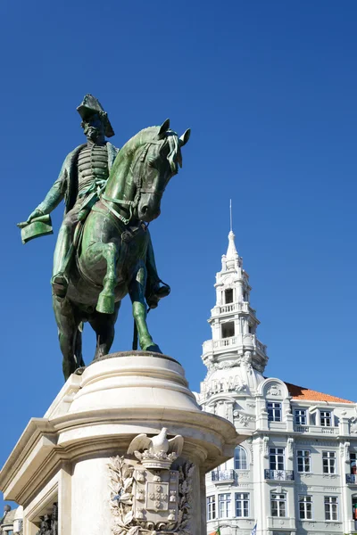 Monumento al primer rey de Portugal Don Pedro IV sobre el Liber —  Fotos de Stock