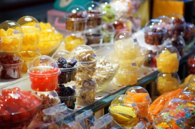 Naturals sweetnesses meyve üzerinden satışı