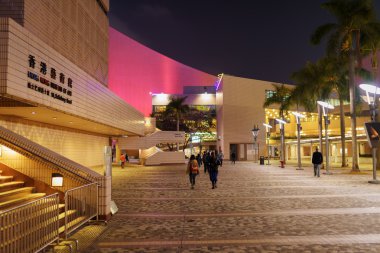 Square Hong Kong Sanat Müzesi'nde akşam yanında