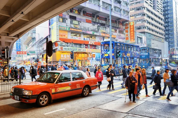 Pedestrians, taxi and double-decker trams on the central streets — Stock Photo, Image