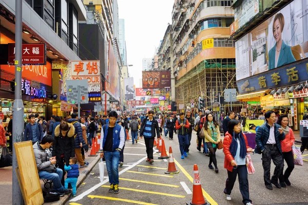 Pedestrians on streets of city Hong Kong — Stock Photo, Image