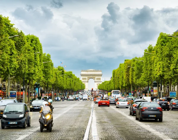 Pohled Triumphal oblouk na Champs-Elysees. Paříž, Fra — Stock fotografie